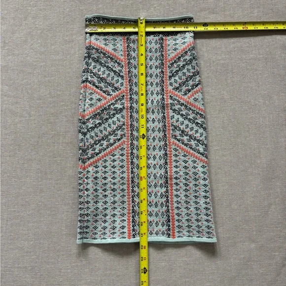 BCBG Max Azria pastel bodycon pencil skirt. - Picture 8 of 10